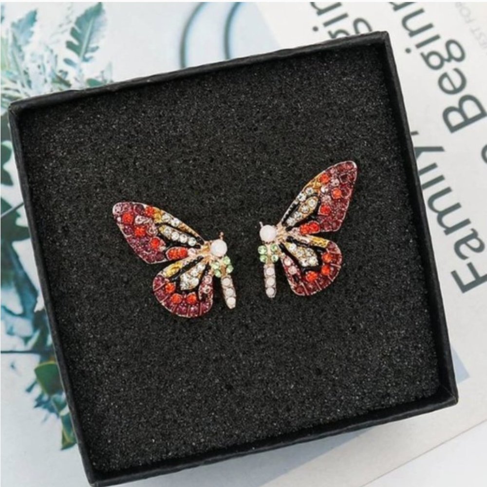 NEW Beautiful Rhinestone Butterfly Earrings - Picture 7 of 9
